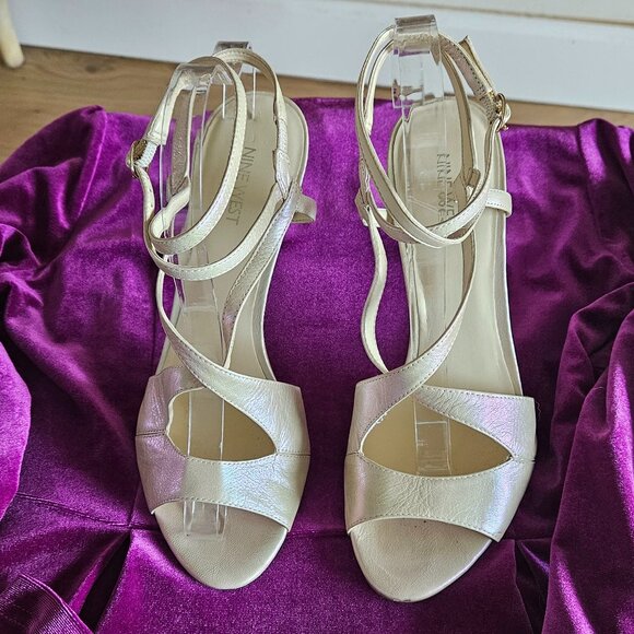 NINE WEST ivory pearlescent leather dressy stiletto shoes - Picture 1 of 5